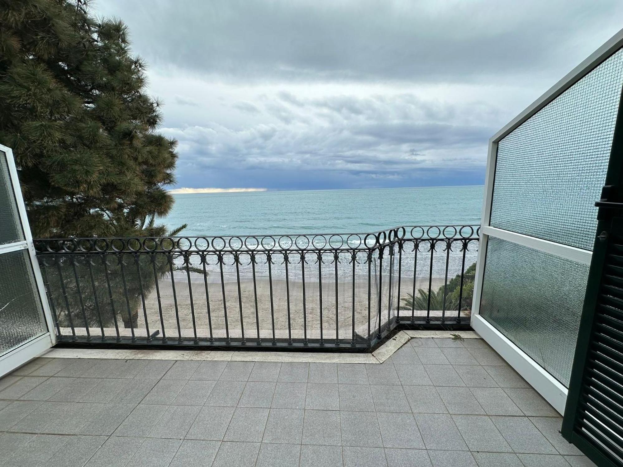 Bellavista Appartamento Sul Mare アラッシオ エクステリア 写真