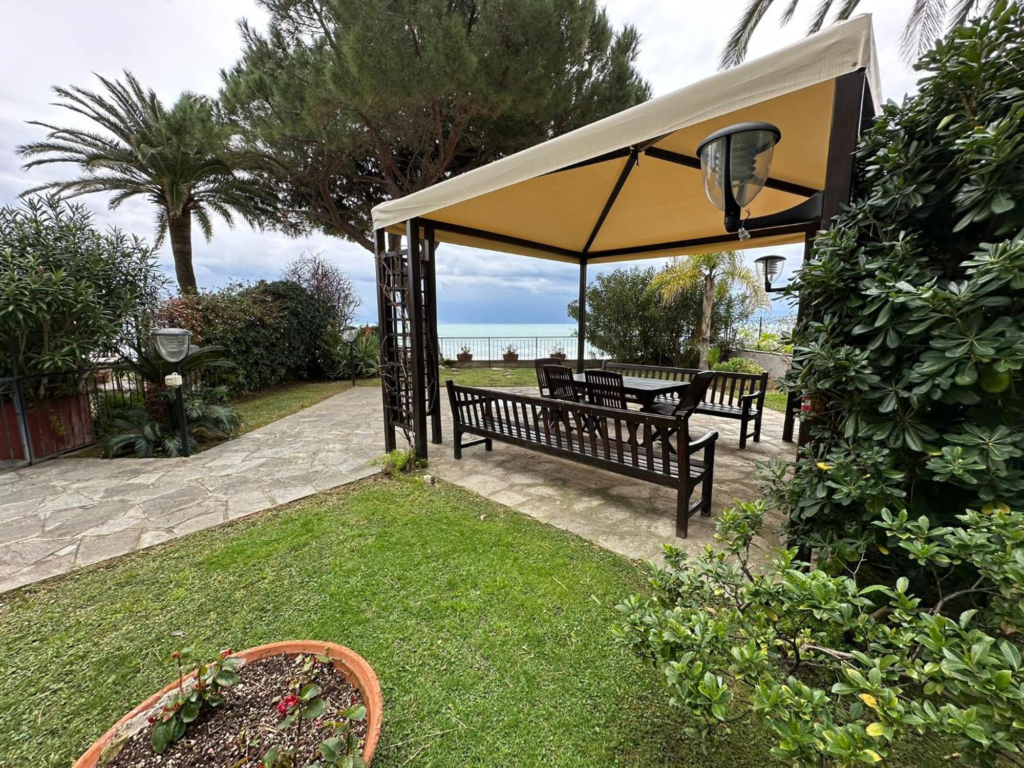 Bellavista Appartamento Sul Mare アラッシオ エクステリア 写真